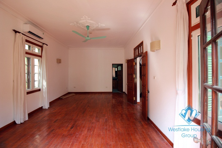 Unfurnished house with large courtyardfor rent in Tay Ho, Hanoi